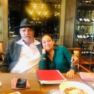 Fotografía con José Manuel Mireles Valverde, un influyente líder político y social mexicano, fundador del Movimiento de Autodefensa en el estado de Michoacán.