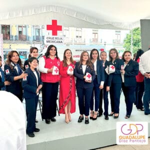 Dirigidas por la Delegada Estatal María Antonieta Velásquez Chagoya, como la Coordinadora Estatal de Damas Voluntarias de la Cruz Roja Mexicana Estatal Oaxaca, acompañé al banderazo de inicio de la Colecta Nacional 2025.