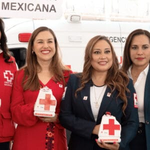 Dirigidas por la Delegada Estatal María Antonieta Velásquez Chagoya, como la Coordinadora Estatal de Damas Voluntarias de la Cruz Roja Mexicana Estatal Oaxaca, acompañé al banderazo de inicio de la Colecta Nacional 2025.